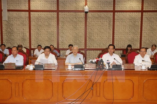 Le Bureau politique se penche sur les préparatifs du 16ème congrès du PCV pour Hanoï  - ảnh 1